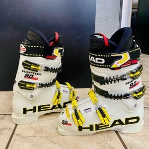 Head racing level ski boots